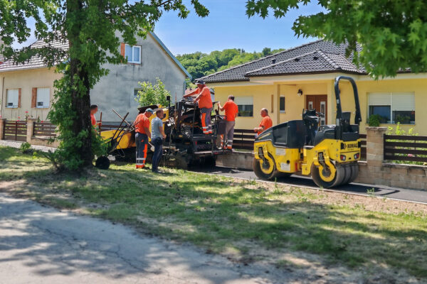 Asfaltira se nogostup u Ulici Jana Vlašimskog; u tijeku i sanacija odvojka Ulice Ivana Zajca 5 IMG 20250604 122809