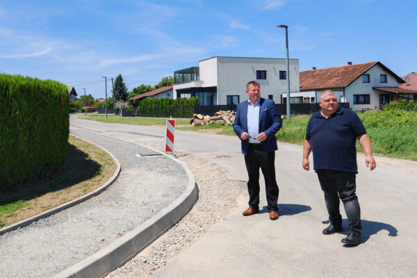 Asfaltira se nogostup u Ulici Jana Vlašimskog; u tijeku i sanacija odvojka Ulice Ivana Zajca 6 IMG 20250604 123139