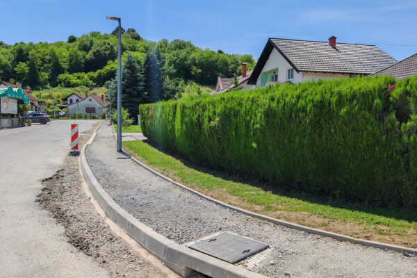 Asfaltira se nogostup u Ulici Jana Vlašimskog; u tijeku i sanacija odvojka Ulice Ivana Zajca 7 IMG 20250604 123152