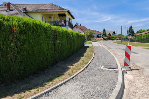 Asfaltira se nogostup u Ulici Jana Vlašimskog; u tijeku i sanacija odvojka Ulice Ivana Zajca 8 IMG 20250604 123211