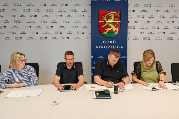 Gradonačelnik Ivica Kirin potpisao ugovore za izradu prostornih planova „nove generacije“ 1 IMG 20250609 095104 1