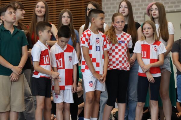 Dan OŠ Vladimir Nazor Virovitica: Franka Tomljanović proglašena najboljom učenicom 20 IMG 3014