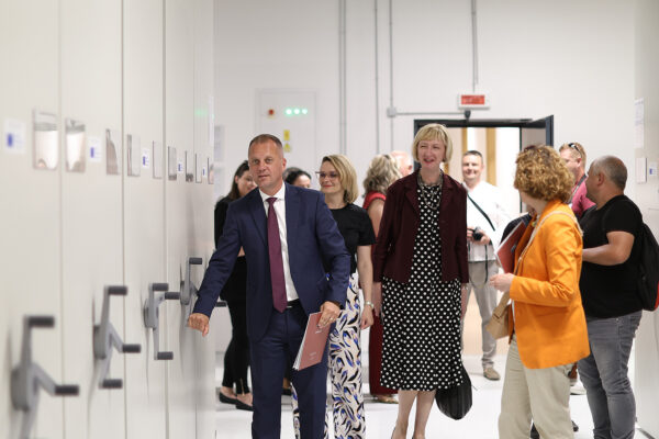 Povijest na jednom mjestu: Ministrica kulture i medija Nina Obuljen Koržinek otvorila je novu zgradu Državnog arhiva u Virovitici 31 drzavni arhiv vtc otvorenje 225