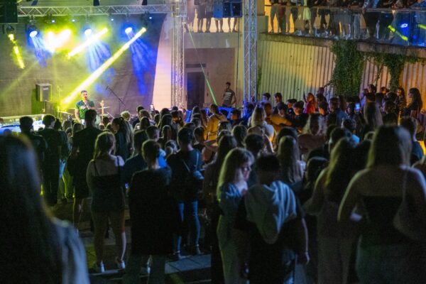 Svirka u Palači: Peki oduševio virovitičku publiku, Indian Summer Band zagrijao atmosferu 18 517598832 1161524556010522 7868756144142209362 n