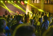 Svirka u Palači: Peki oduševio virovitičku publiku, Indian Summer Band zagrijao atmosferu