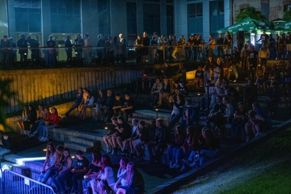 Svirka u Palači: Peki oduševio virovitičku publiku, Indian Summer Band zagrijao atmosferu 26 518035301 1161524149343896 65035773757354186 n