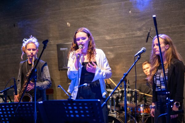 Svirka u Palači: Peki oduševio virovitičku publiku, Indian Summer Band zagrijao atmosferu 30 518204079 1161523089344002 7134156190884672650 n