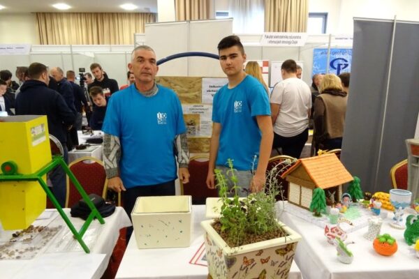 Zoran Kozjak je učitelj i inovator, hrvatski branitelj i dobitnik prestižne nagrade “Ivan Filipović”: Ocjene i medalje su bitne, ali životni put učenika je najvažniji 9 DSC08960a Custom e1558085004341