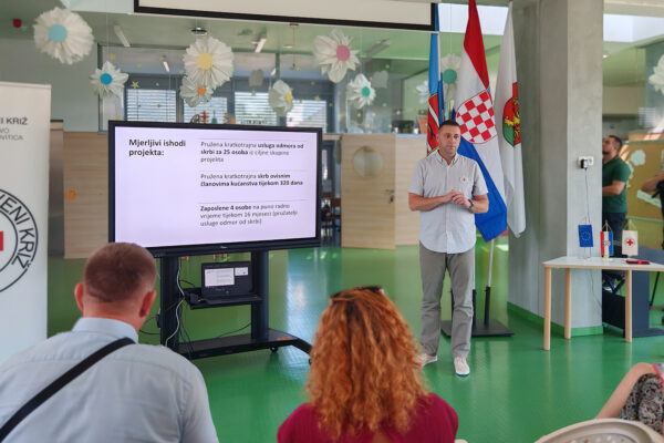 Roditelji koji ne znaju za pauzu: U COOR-u Virovitica predstavljen projekt „Odmor od skrbi“ za roditelje njegovatelje 7 IMG 20250704 094939
