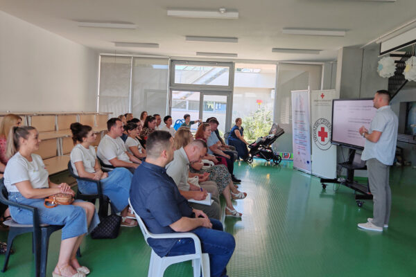 Roditelji koji ne znaju za pauzu: U COOR-u Virovitica predstavljen projekt „Odmor od skrbi“ za roditelje njegovatelje 12 IMG 20250704 095106