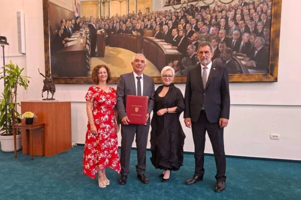 Zoran Kozjak je učitelj i inovator, hrvatski branitelj i dobitnik prestižne nagrade “Ivan Filipović”: Ocjene i medalje su bitne, ali životni put učenika je najvažniji 1 Kozjak