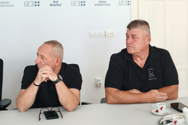 Gradonačelnik Ivica Kirin braniteljima predstavio projekt uređenja Trga dr. Franje Tuđmana 7 IMG 20250827 091433