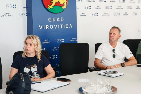 Gradonačelnik Ivica Kirin braniteljima predstavio projekt uređenja Trga dr. Franje Tuđmana 9 IMG 20250827 091458