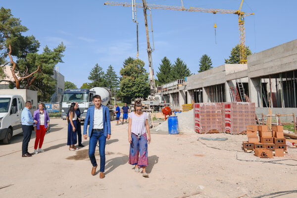 Napreduju radovi na novom vrtiću za 206 mališana – potpisan ugovor o opremanju 2 IMG 20250829 093648