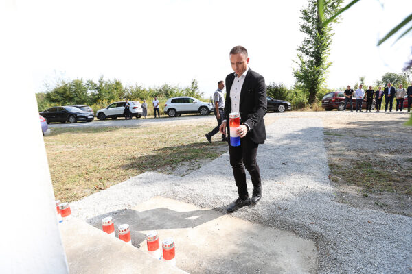 Fotogalerija: U Mrtvom jarku obilježen Europski dan sjećanja na žrtve totalitarnih i autoritarnih režima 16 mrtvi jarak 2025 101