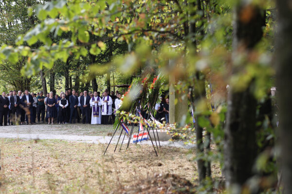 Fotogalerija: U Mrtvom jarku obilježen Europski dan sjećanja na žrtve totalitarnih i autoritarnih režima 41 mrtvi jarak 2025 259
