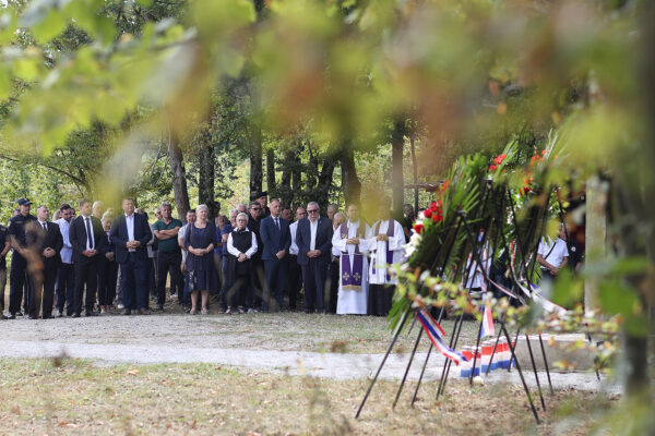 Fotogalerija: U Mrtvom jarku obilježen Europski dan sjećanja na žrtve totalitarnih i autoritarnih režima 42 mrtvi jarak 2025 261