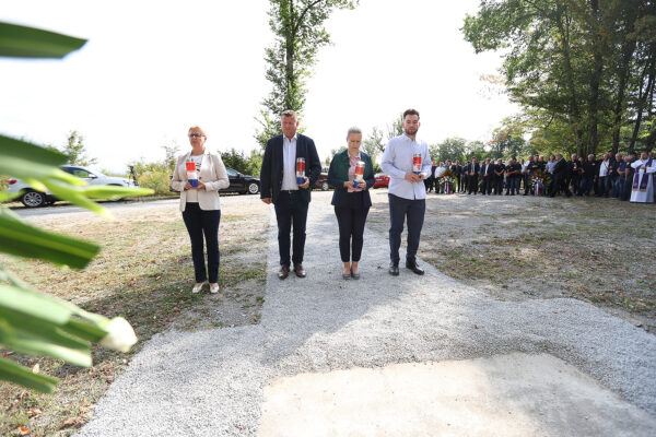 Fotogalerija: U Mrtvom jarku obilježen Europski dan sjećanja na žrtve totalitarnih i autoritarnih režima 11 mrtvi jarak 2025 73
