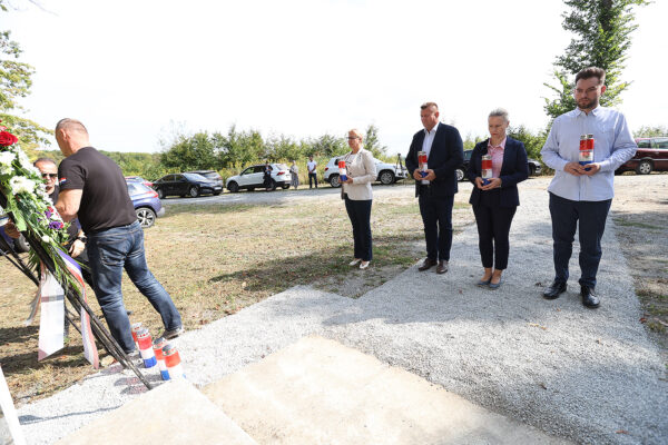 Fotogalerija: U Mrtvom jarku obilježen Europski dan sjećanja na žrtve totalitarnih i autoritarnih režima 12 mrtvi jarak 2025 81