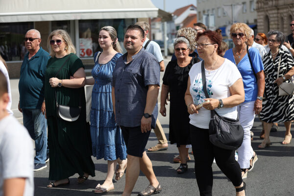 Fotogalerija: Zavjetnom procesijom i svečanom misom Virovitičani predali zahvale i molitve sv. Roku povodom 791. rođendana 15 procesija i misa 100
