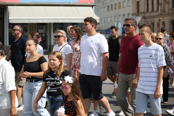 Fotogalerija: Zavjetnom procesijom i svečanom misom Virovitičani predali zahvale i molitve sv. Roku povodom 791. rođendana 16 procesija i misa 102