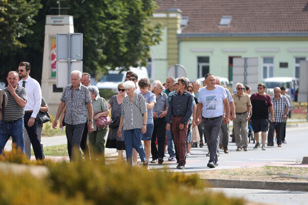 Fotogalerija: Zavjetnom procesijom i svečanom misom Virovitičani predali zahvale i molitve sv. Roku povodom 791. rođendana 27 procesija i misa 140