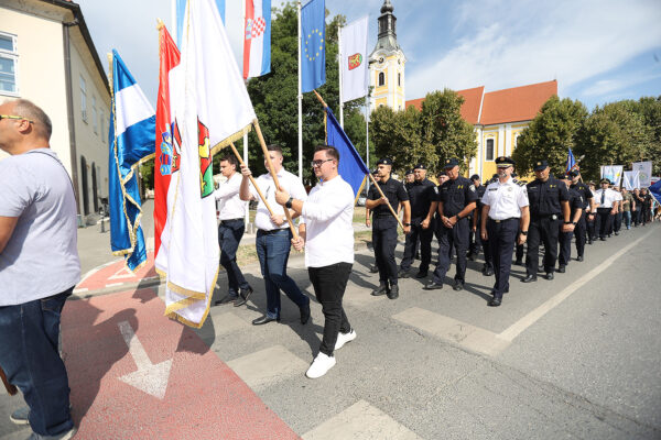 Fotogalerija: Zavjetnom procesijom i svečanom misom Virovitičani predali zahvale i molitve sv. Roku povodom 791. rođendana 32 procesija i misa 167