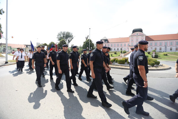 Fotogalerija: Zavjetnom procesijom i svečanom misom Virovitičani predali zahvale i molitve sv. Roku povodom 791. rođendana 57 procesija i misa 246