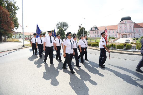 Fotogalerija: Zavjetnom procesijom i svečanom misom Virovitičani predali zahvale i molitve sv. Roku povodom 791. rođendana 58 procesija i misa 247