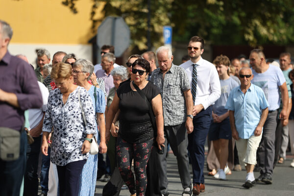 Fotogalerija: Zavjetnom procesijom i svečanom misom Virovitičani predali zahvale i molitve sv. Roku povodom 791. rođendana 4 procesija i misa 25