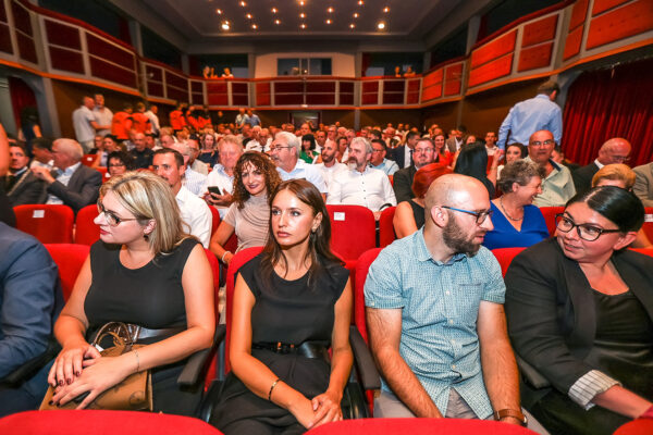 Svečanom sjednicom Gradskog vijeća obilježen Dan grada Virovitice i blagdan sv. Roka: Viroviticu gradimo za buduće generacije 19 sjednica grad uzvanici i sl 24