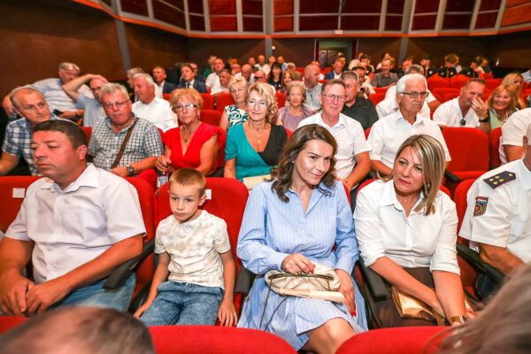 Svečanom sjednicom Gradskog vijeća obilježen Dan grada Virovitice i blagdan sv. Roka: Viroviticu gradimo za buduće generacije 27 sjednica grad uzvanici i sl 33
