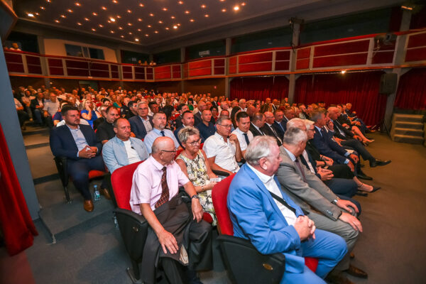 Svečanom sjednicom Gradskog vijeća obilježen Dan grada Virovitice i blagdan sv. Roka: Viroviticu gradimo za buduće generacije 36 sjednica grad uzvanici i sl 44