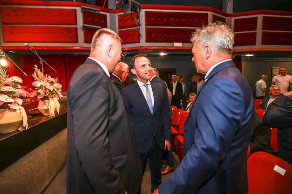 Svečanom sjednicom Gradskog vijeća obilježen Dan grada Virovitice i blagdan sv. Roka: Viroviticu gradimo za buduće generacije 6 sjednica grad uzvanici i sl 9