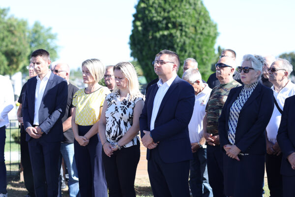 Fotogalerija: U povodu Dana pobjede i domovinske zahvalnosti i Dana hrvatskih branitelja u Virovitici odana počast poginulima za Domovinu 13 vijenci oluja 107