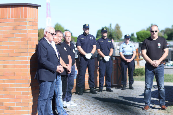 Fotogalerija: U povodu Dana pobjede i domovinske zahvalnosti i Dana hrvatskih branitelja u Virovitici odana počast poginulima za Domovinu 11 vijenci oluja 112