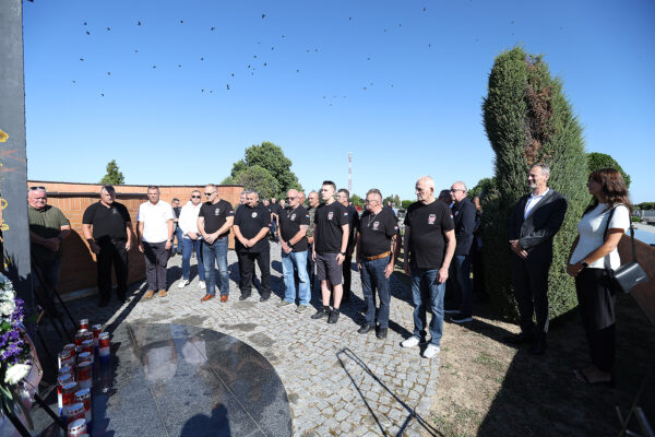 Fotogalerija: U povodu Dana pobjede i domovinske zahvalnosti i Dana hrvatskih branitelja u Virovitici odana počast poginulima za Domovinu 24 vijenci oluja 24