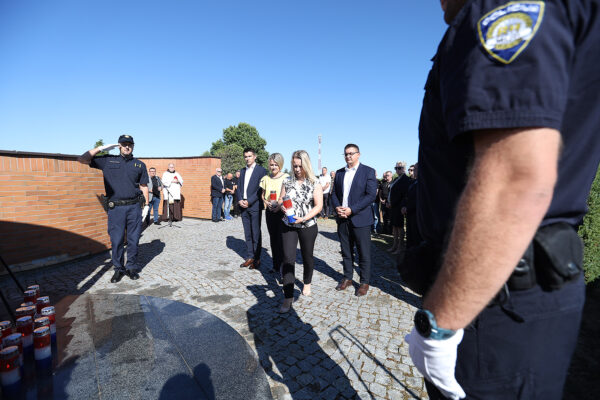 Fotogalerija: U povodu Dana pobjede i domovinske zahvalnosti i Dana hrvatskih branitelja u Virovitici odana počast poginulima za Domovinu 18 vijenci oluja 64