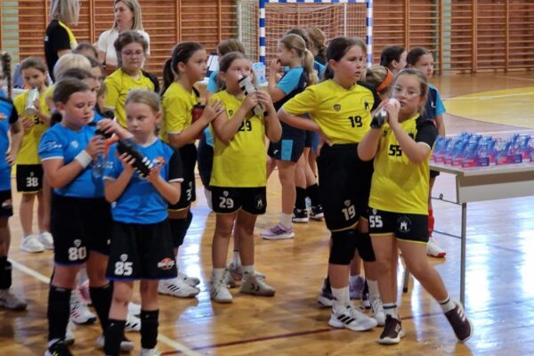 Po deseti puta održan Memorijalni turnir u mini rukometu „Vilim Tičić“ u Virovitici 17 17