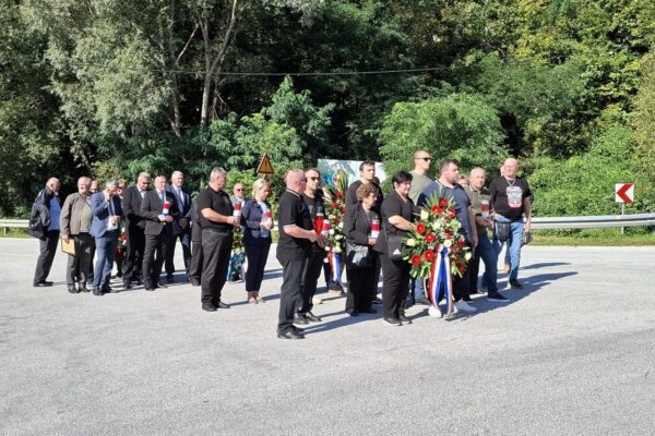 U Jajcu obilježena 30. godišnjica oslobođenja grada i Vojno-redarstvene operacije “Maestral” 1 20250913 095803 1067x800