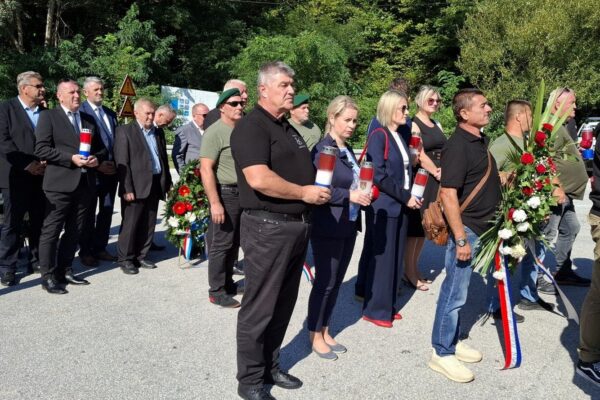 U Jajcu obilježena 30. godišnjica oslobođenja grada i Vojno-redarstvene operacije “Maestral” 2 20250913 095827 1067x800