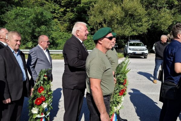 U Jajcu obilježena 30. godišnjica oslobođenja grada i Vojno-redarstvene operacije “Maestral” 3 20250913 095835 1067x800