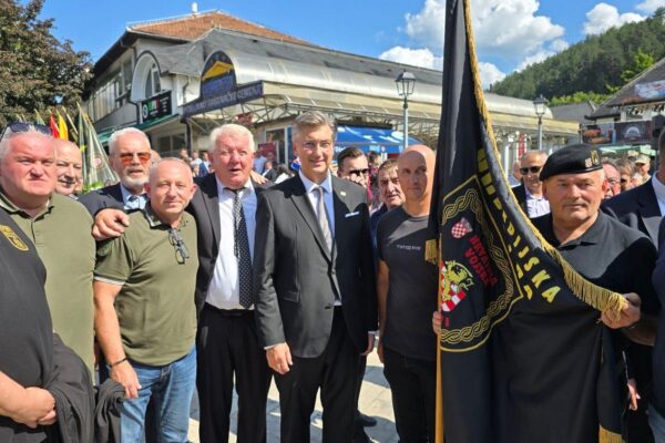 U Jajcu obilježena 30. godišnjica oslobođenja grada i Vojno-redarstvene operacije “Maestral” 13 20250914 062039