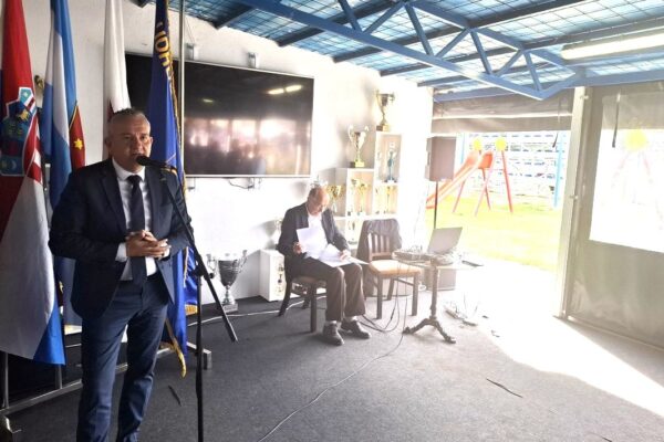 Fotogalerija: Polaganjem vijenaca i paljenjem lampiona obilježena 34. obljetnice oslobađanja virovitičke vojarne 39 20250917 094233 1067x800