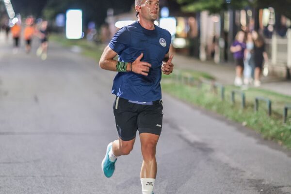 Stotine trkača na Mrkoj trci: Treća noćna atletska utrka ulicama Virovitice oborila rekord 54 542594235 1218779160278536 4612426904903721874 n