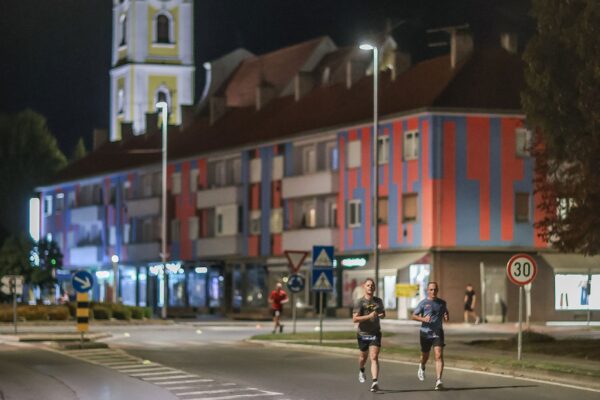 Stotine trkača na Mrkoj trci: Treća noćna atletska utrka ulicama Virovitice oborila rekord 55 543058554 1218779800278472 7867458901080292013 n