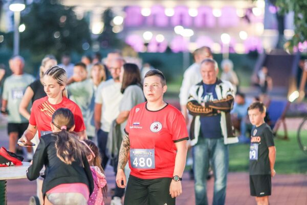 Stotine trkača na Mrkoj trci: Treća noćna atletska utrka ulicama Virovitice oborila rekord 5 543125389 1218777286945390 4291304696490188247 n