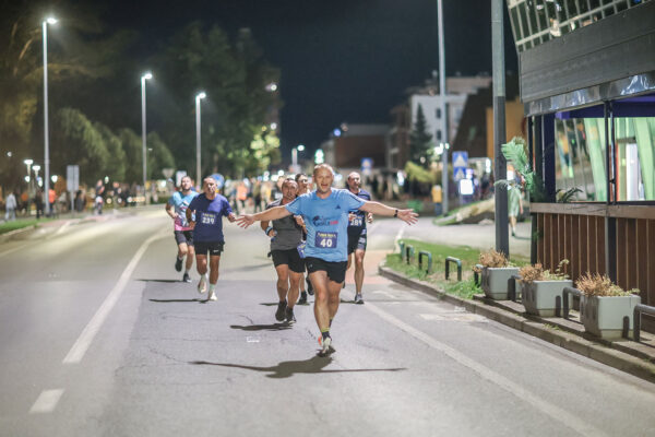Stotine trkača na Mrkoj trci: Treća noćna atletska utrka ulicama Virovitice oborila rekord 7 543157893 1218778963611889 438477224933300422 n