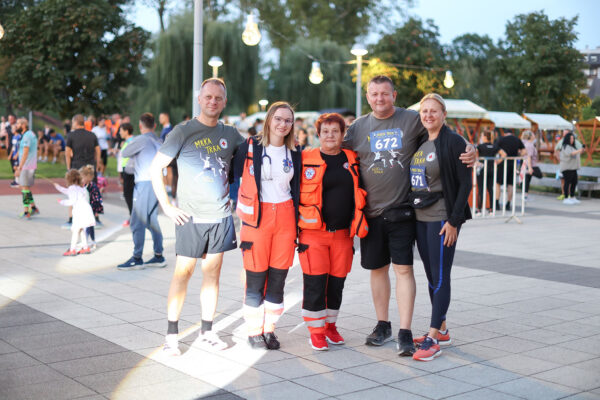 Stotine trkača na Mrkoj trci: Treća noćna atletska utrka ulicama Virovitice oborila rekord 9 543159934 1218779970278455 7102667323562882879 n