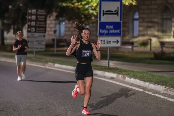 Stotine trkača na Mrkoj trci: Treća noćna atletska utrka ulicama Virovitice oborila rekord 16 543516826 1218779690278483 8005610596082718958 n